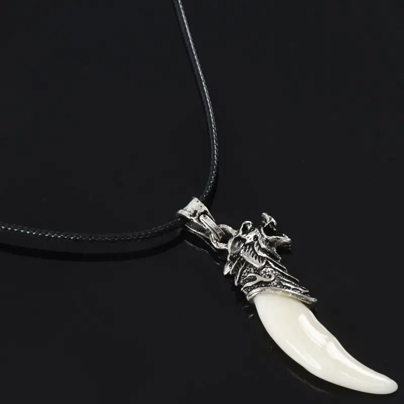 Man Wolf Tooth Necklace Jewelry Steel Titanium Domineering Wolf Tooth Pendant Necklace