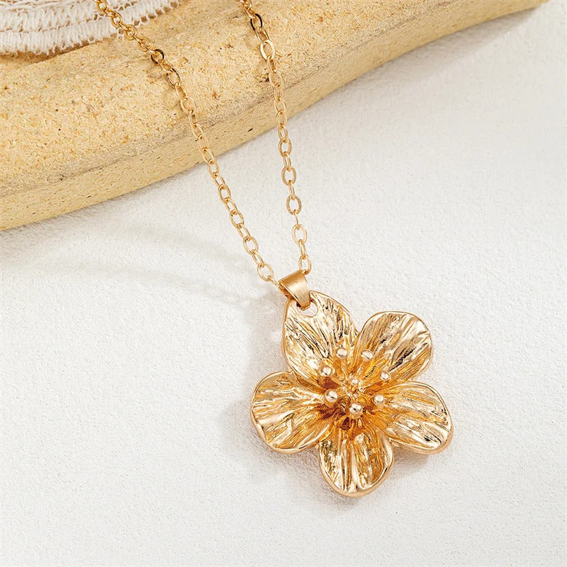 2025 Hot Style Stainless Steel Romantic Vintage Flower Pendant Necklace French Style High-end for Women Wedding Party Jewelry